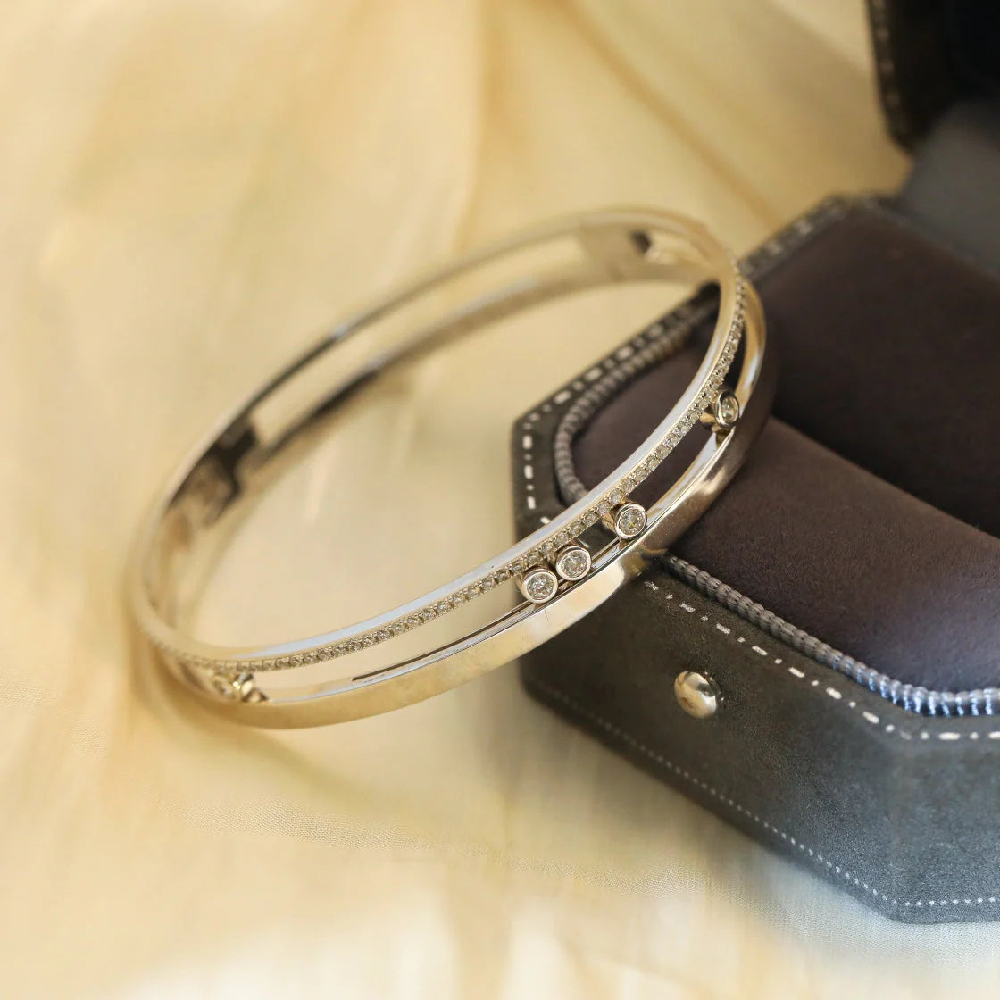 [Noble Aura jewelry]Move Romane Diamond Bangle Bracelet