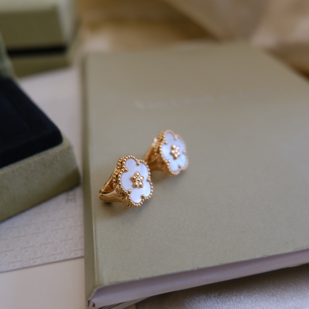 [Noble Aura jewelry]2026 NEW LUCKY SPRING WHITE MOP EARRINGS