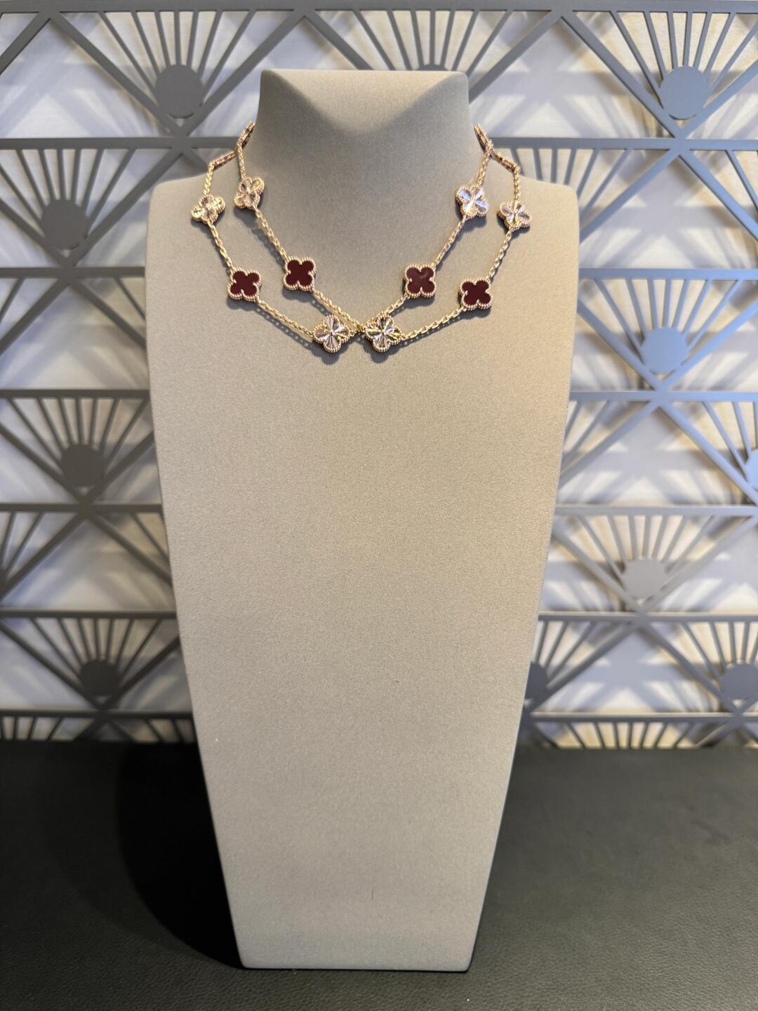[Noble Aura jewelry]CLOVER 20 MOTIFS LASER CARNELIAN NECKLACE