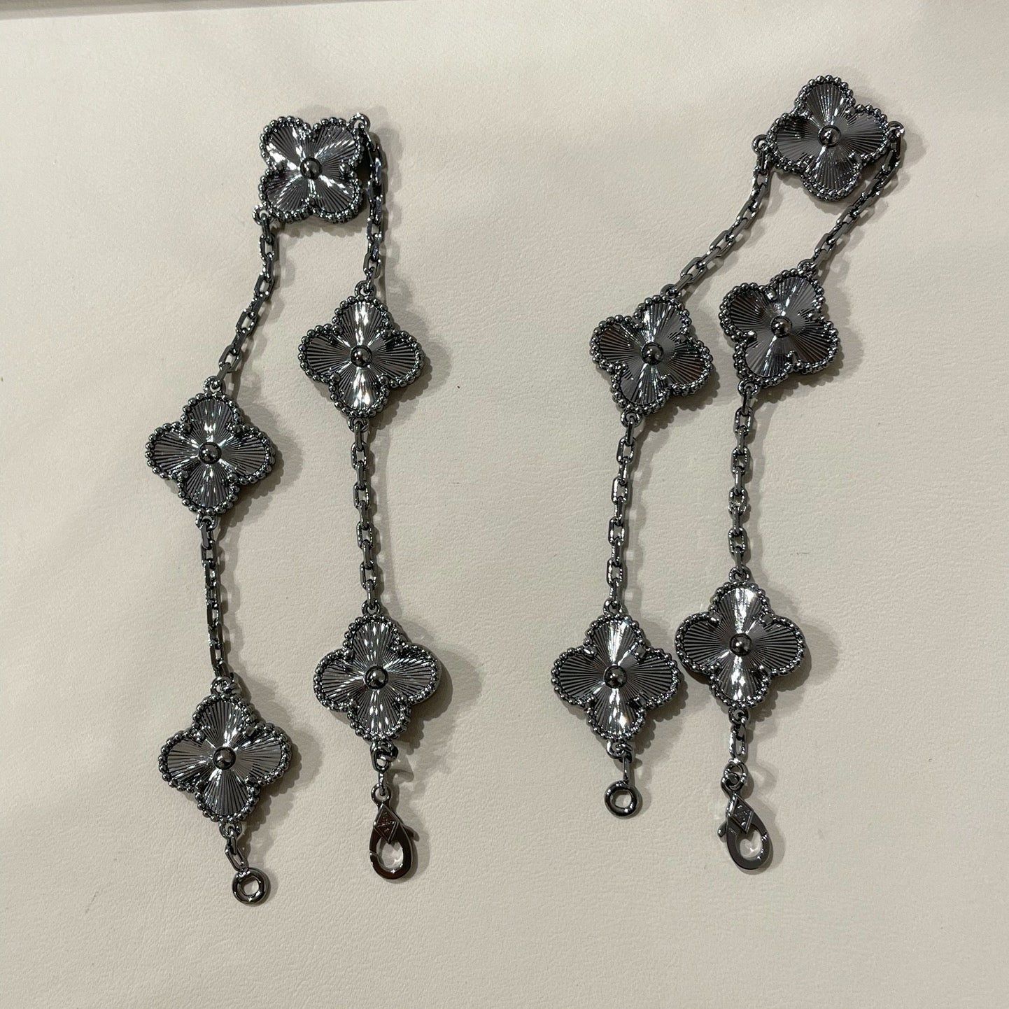 [Noble Aura jewelry]CLOVER 5 MOTIF BLACK BRACELET