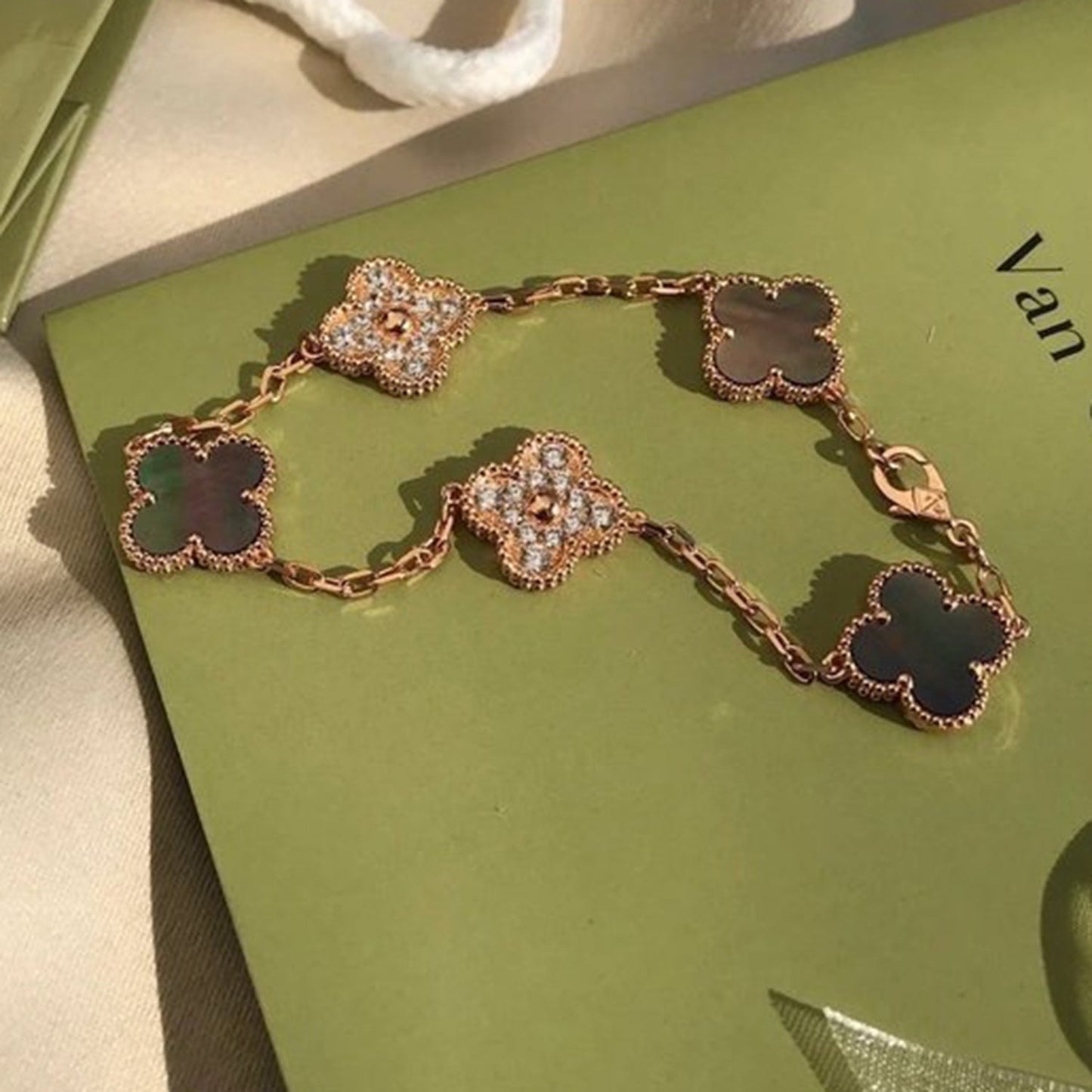 [Noble Aura jewelry] CLOVER 5 MOTIF GRAY MOP BRACELET COLLECTION