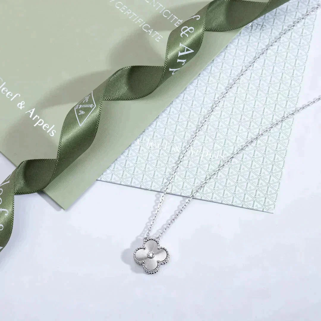 [Noble Aura jewelry]CLOVER  15MM DIAMOND LASER NECKLACE SILVER