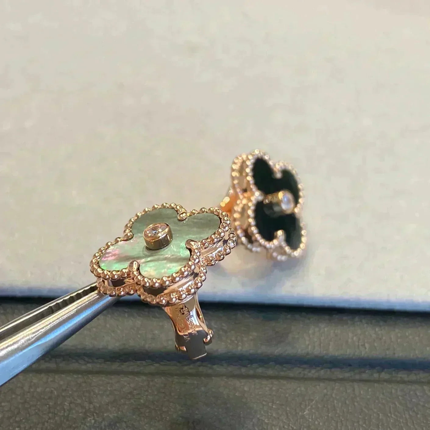 [Noble Aura jewelry]CLOVER MEDIUM 1 MOTIFS GRAY MOP  DIAMOND EARRINGS