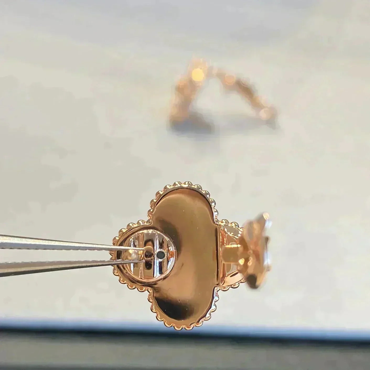 [Noble Aura jewelry]CLOVER MEDIUM 1 MOTIFS GRAY MOP  DIAMOND EARRINGS