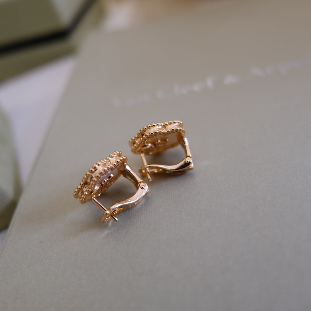 [Noble Aura jewelry]LUCKY PINK GOLD WHITE MOP EARRINGS