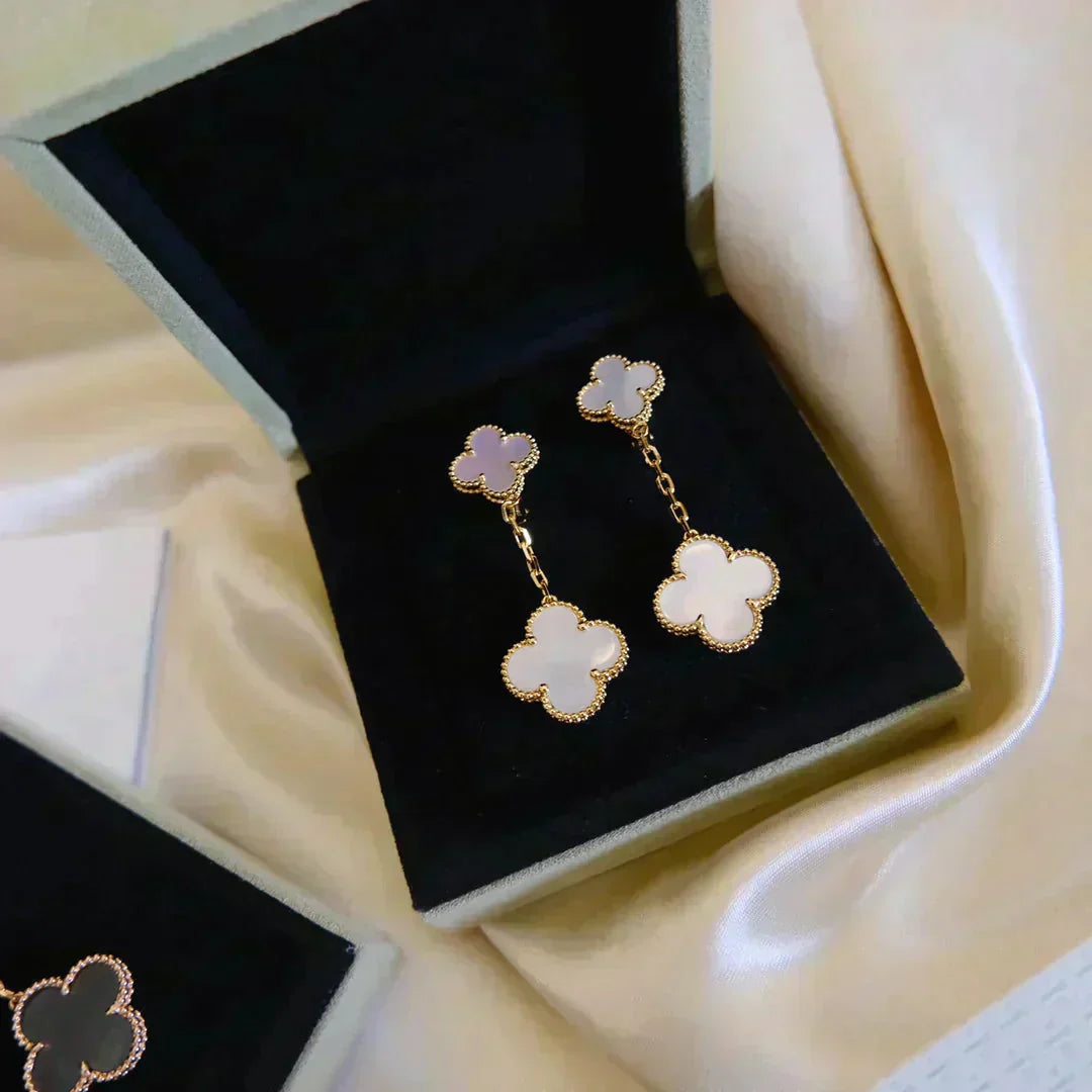 [Noble Aura jewelry]CLOVER 2 MOTIF WHITE MOP EARRINGS