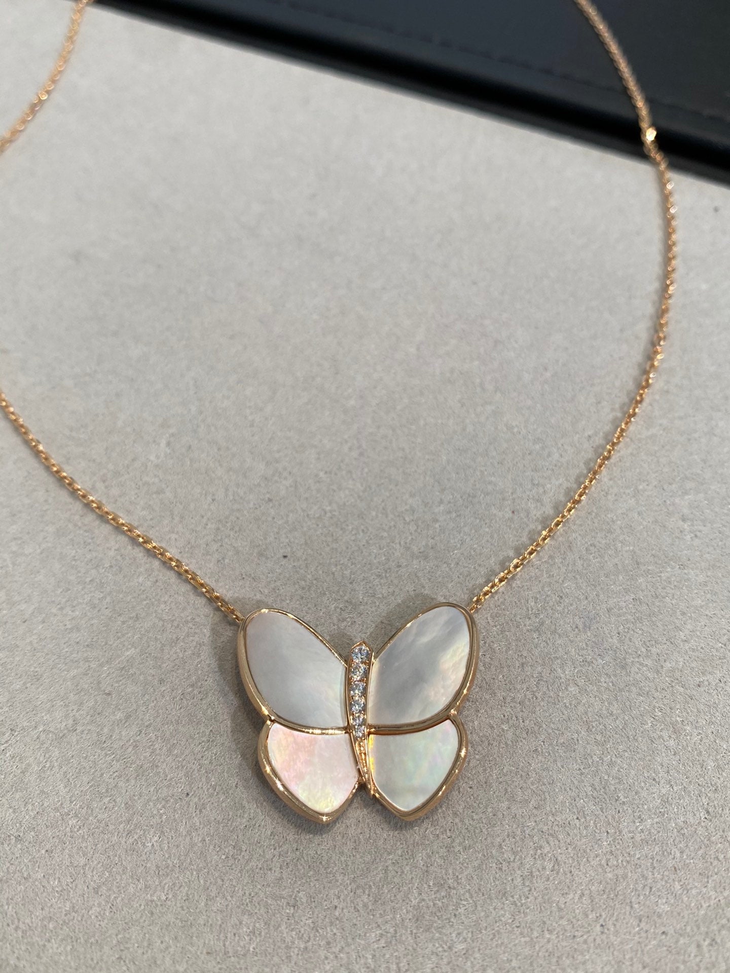 [Noble Aura jewelry]BUTTERFLY GOLD MOP DIAMOND NECKLACE