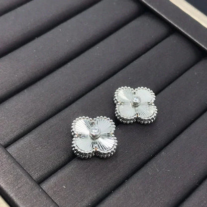 [Noble Aura jewelry]CLOVER MINI 9.5MM LASER EARRINGS