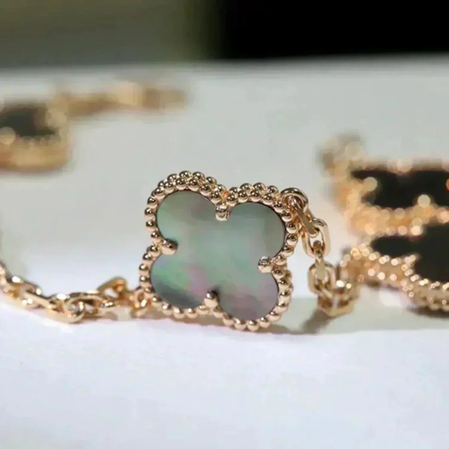 [Noble Aura jewelry]CLOVER 5 MOTIF GRAY MOP  BRACELET