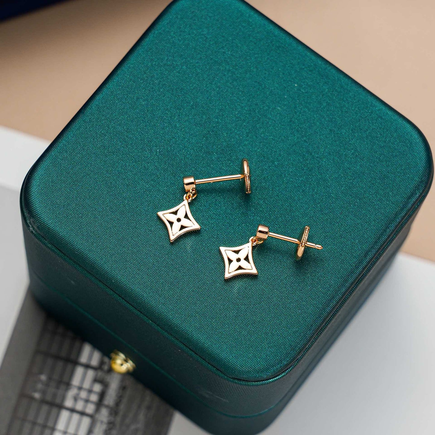 [Noble Aura jewelry]STAR EARRINGS GOLD