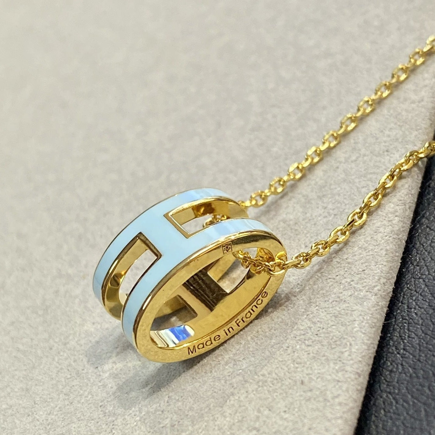 [Noble Aura jewelry]POP H LIGHT BLUE NECKLACE