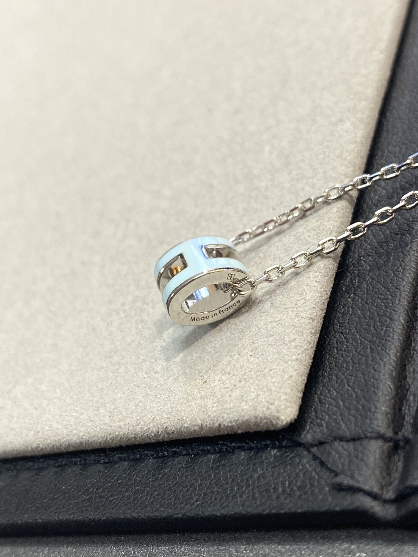 [Noble Aura jewelry]POP H LIGHT BLUE NECKLACE