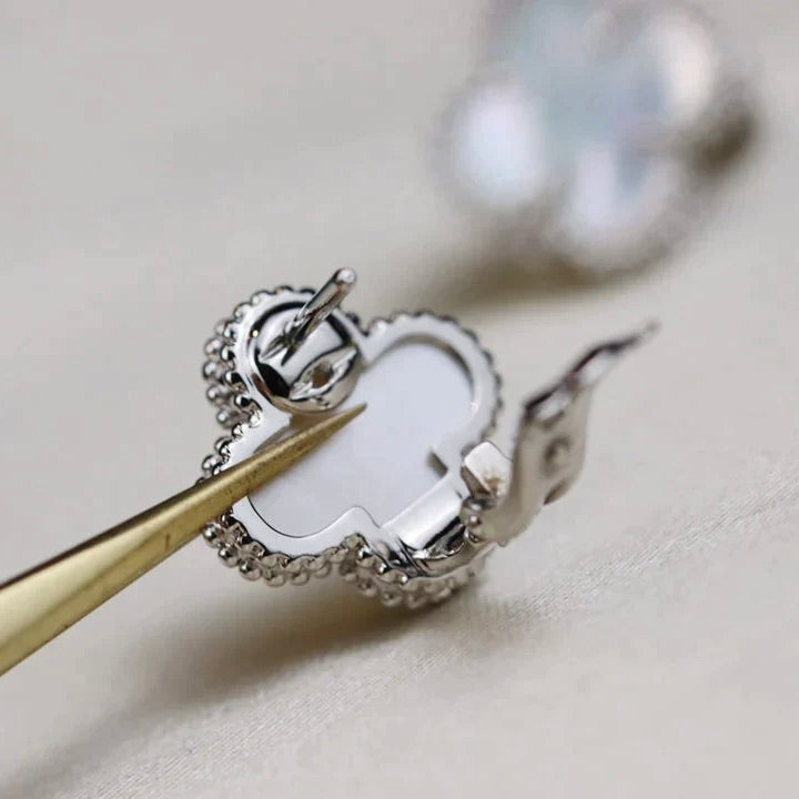 [Noble Aura jewelry]CLOVER MEDIUM 1 MOTIFS  WHITE MOP EARRINGS SILVER