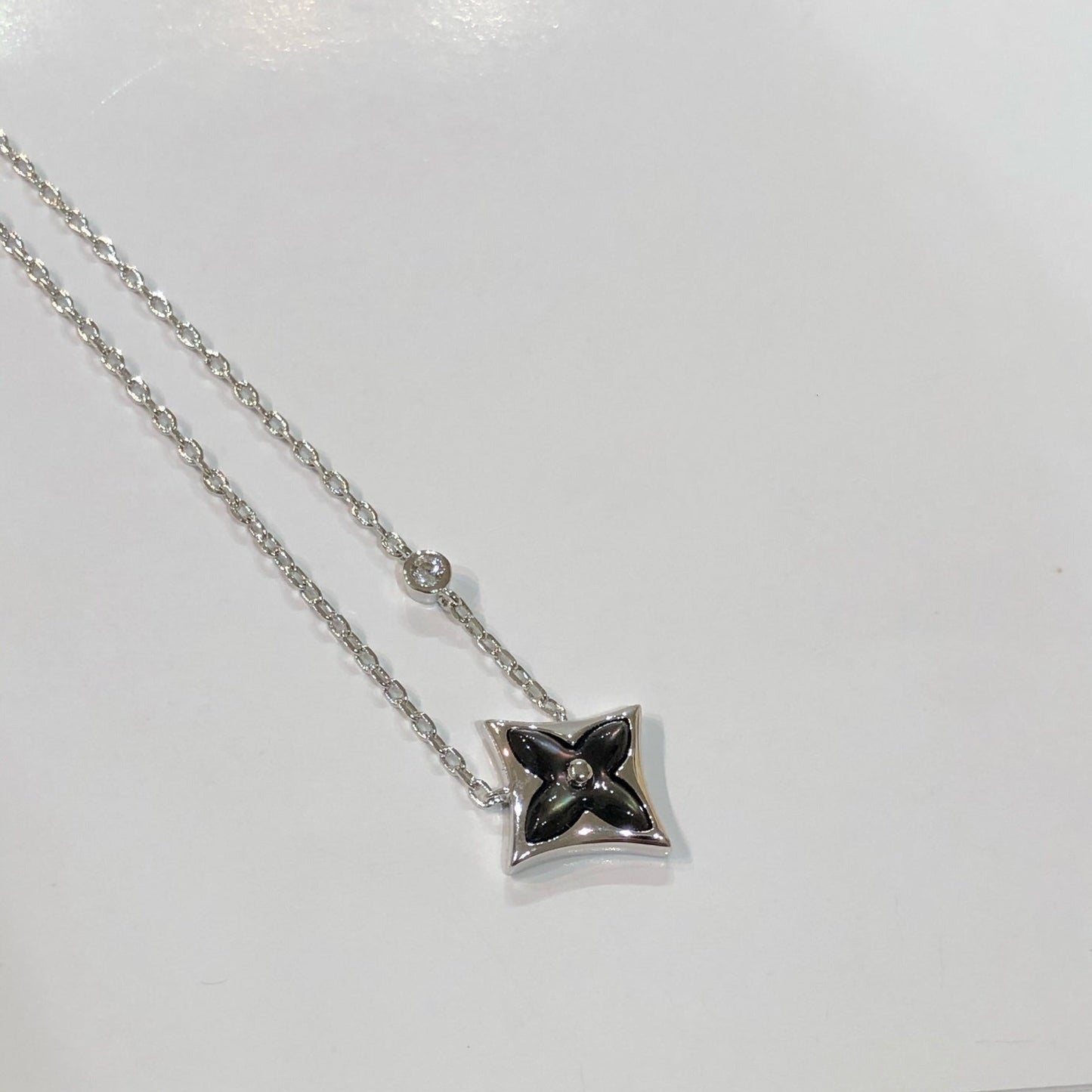 [Noble Aura jewelry]STAR BLACK MOP NECKLACE