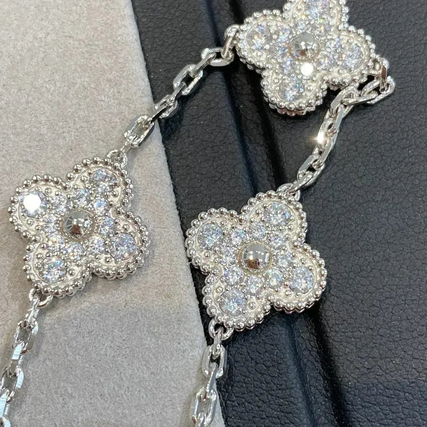 [Noble Aura jewelry] CLOVER 5 MOTIF FULL DIAMOND BRACELET COLLECTION