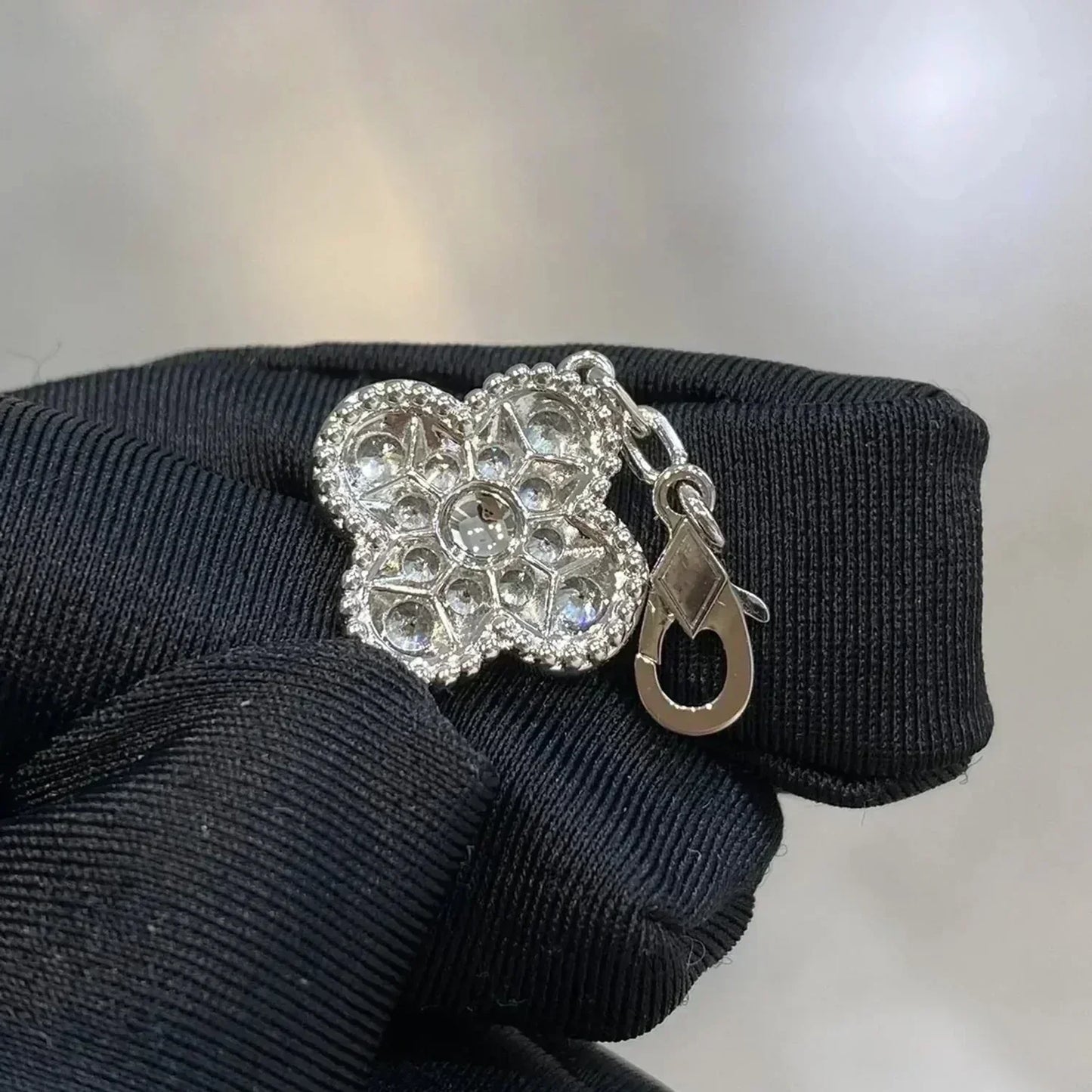 [Noble Aura jewelry] CLOVER 5 MOTIF FULL DIAMOND BRACELET COLLECTION