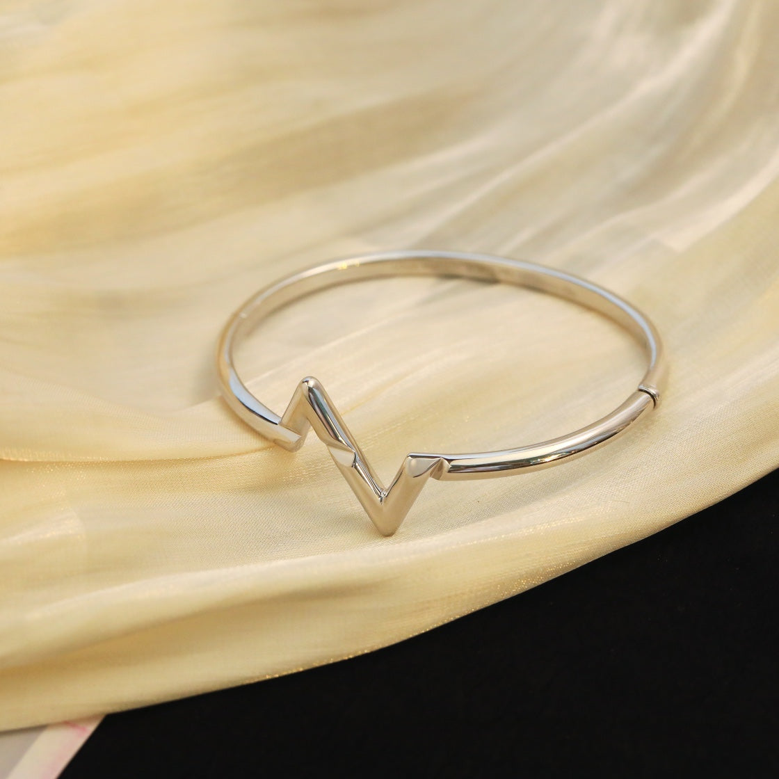 [Noble Aura jewelry]VOLTE UPSITE DOWN BRACELET