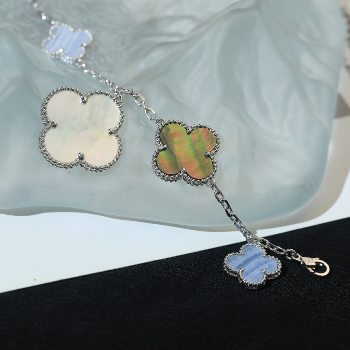 [Noble Aura jewelry]CLOVER BRACELET 5 MOTIFS MOP CHALCEDONY SILVER