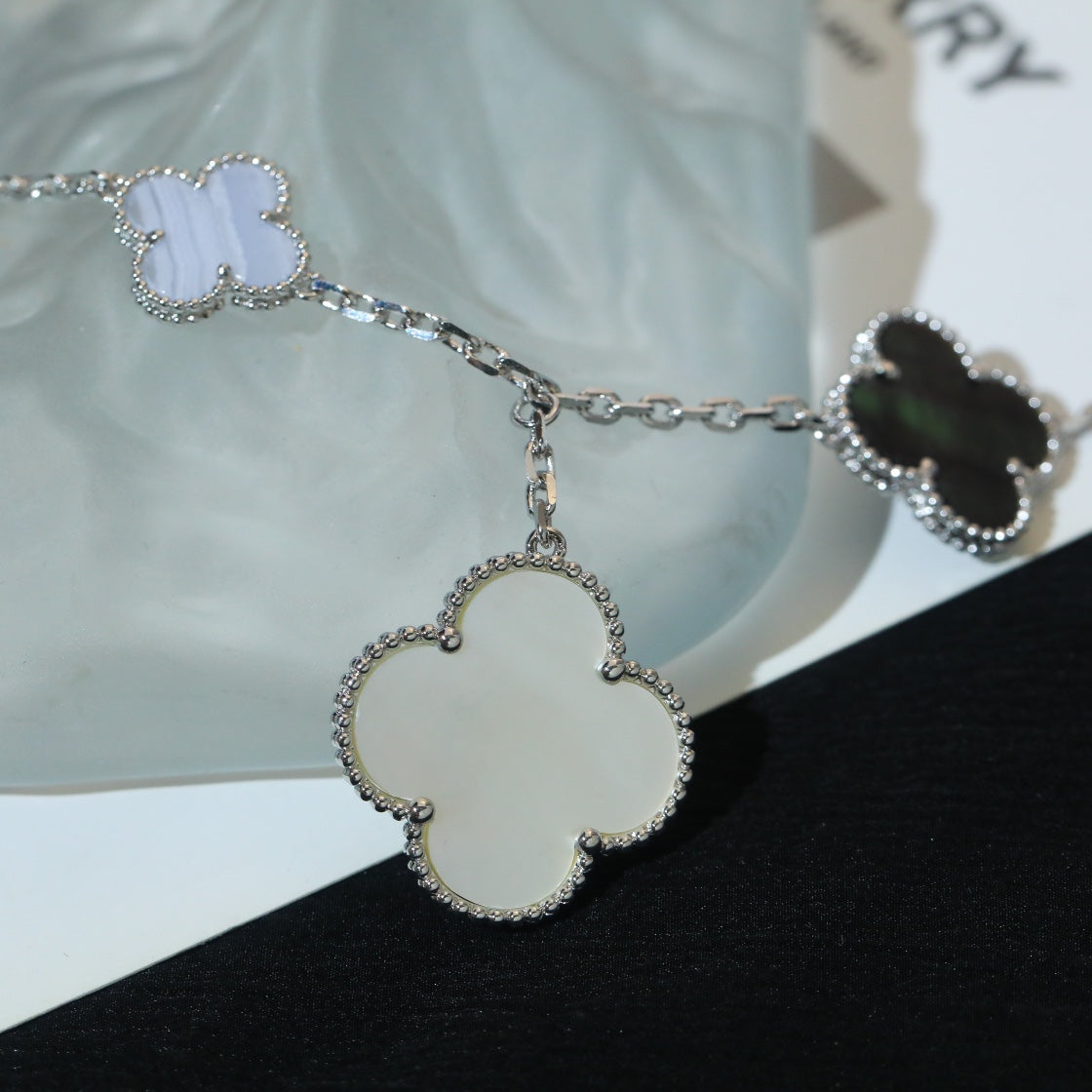 [Noble Aura jewelry]CLOVER BRACELET 5 MOTIFS MOP CHALCEDONY SILVER