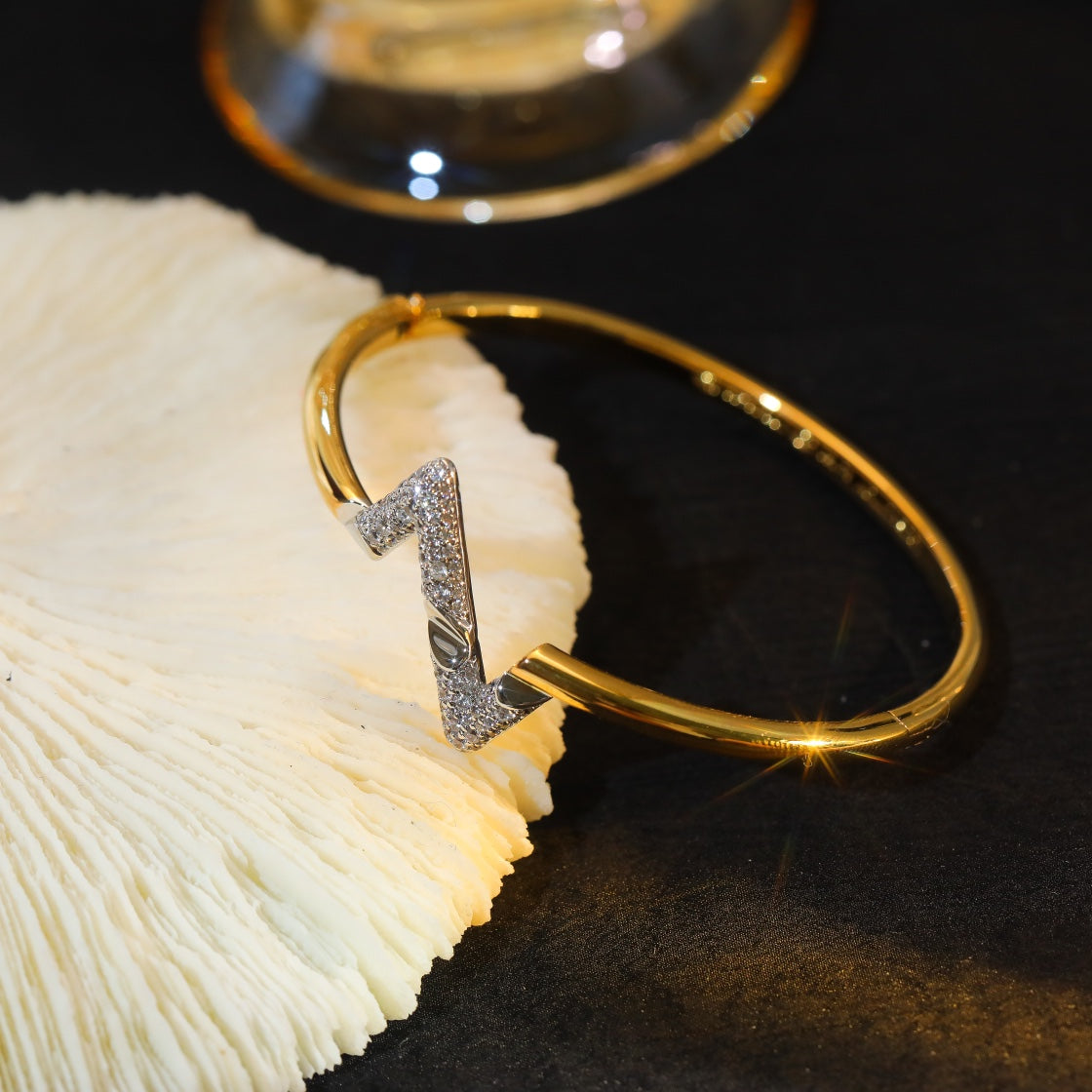 [Noble Aura jewelry]VOLTE UPSITE DOWN GOLD DIAMOND BRACELET