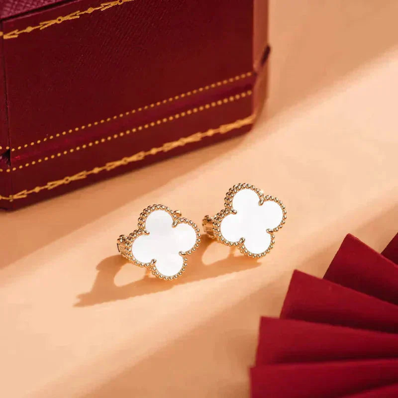 [Noble Aura jewelry]CLOVER MEDIUM 1 MOTIFS  WHITE MOP STUD EARRINGS