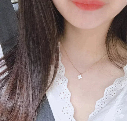 [Noble Aura jewelry]CLOVER MINI 9.5MM WHITE MOTHER-OF-PEARL NECKLACE