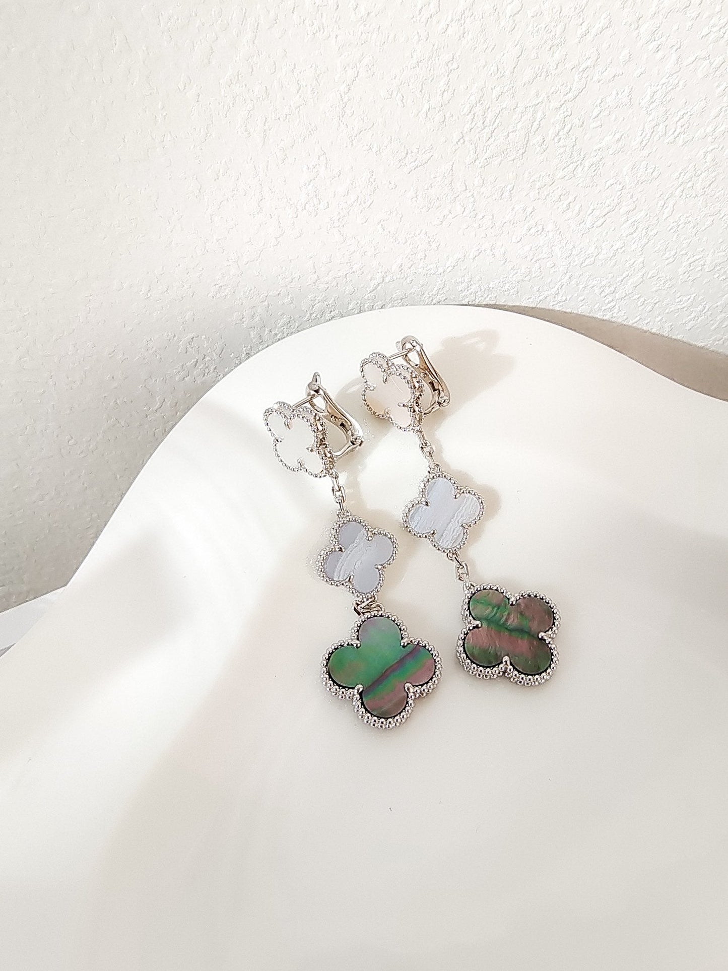 [Noble Aura jewelry]CLOVER 3 MOTIFS CHALCEDONY DARK MOP SILVER EARRINGS