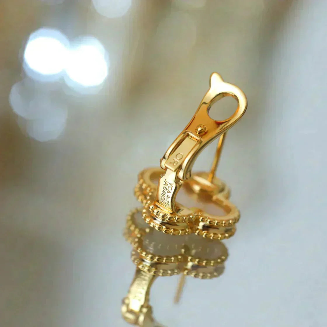 [Noble Aura jewelry]CLOVER MEDIUM 1 MOTIFS  WHITE MOP STUD EARRINGS