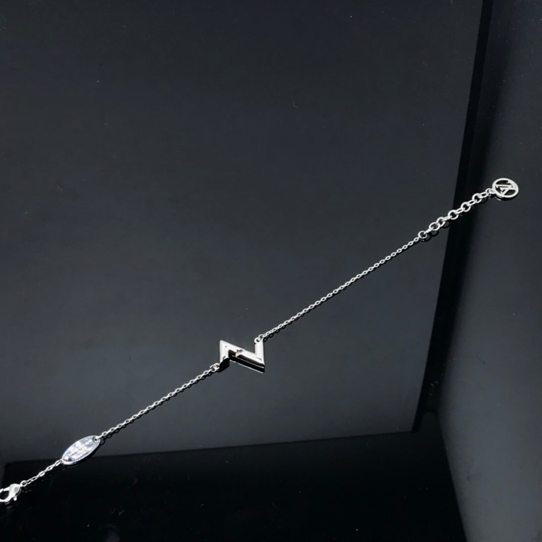 [Noble Aura jewelry]VOLT LV LOGO BRACELET