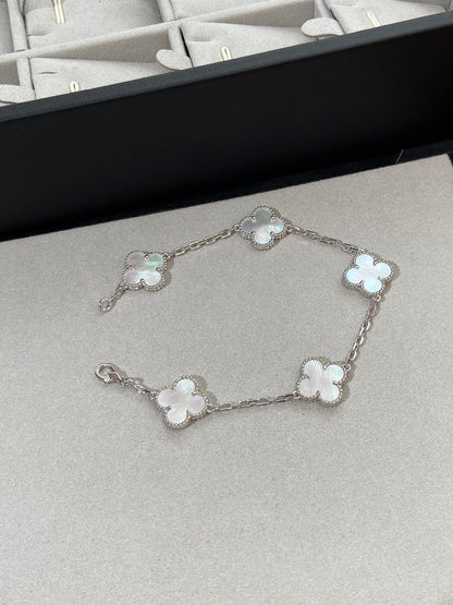 [Noble Aura jewelry]CLOVER WHITE PEARL MOP 5 MOTIF BRACELET COLLECTION