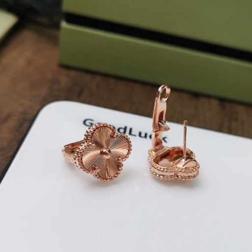 [Noble Aura jewelry]CLOVER MEDIUM STUD EARRINGS