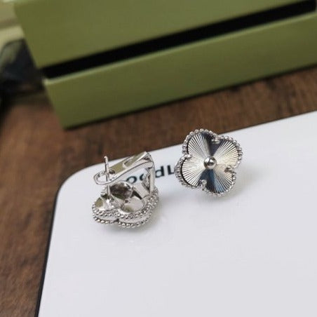 [Noble Aura jewelry]CLOVER MEDIUM STUD EARRINGS