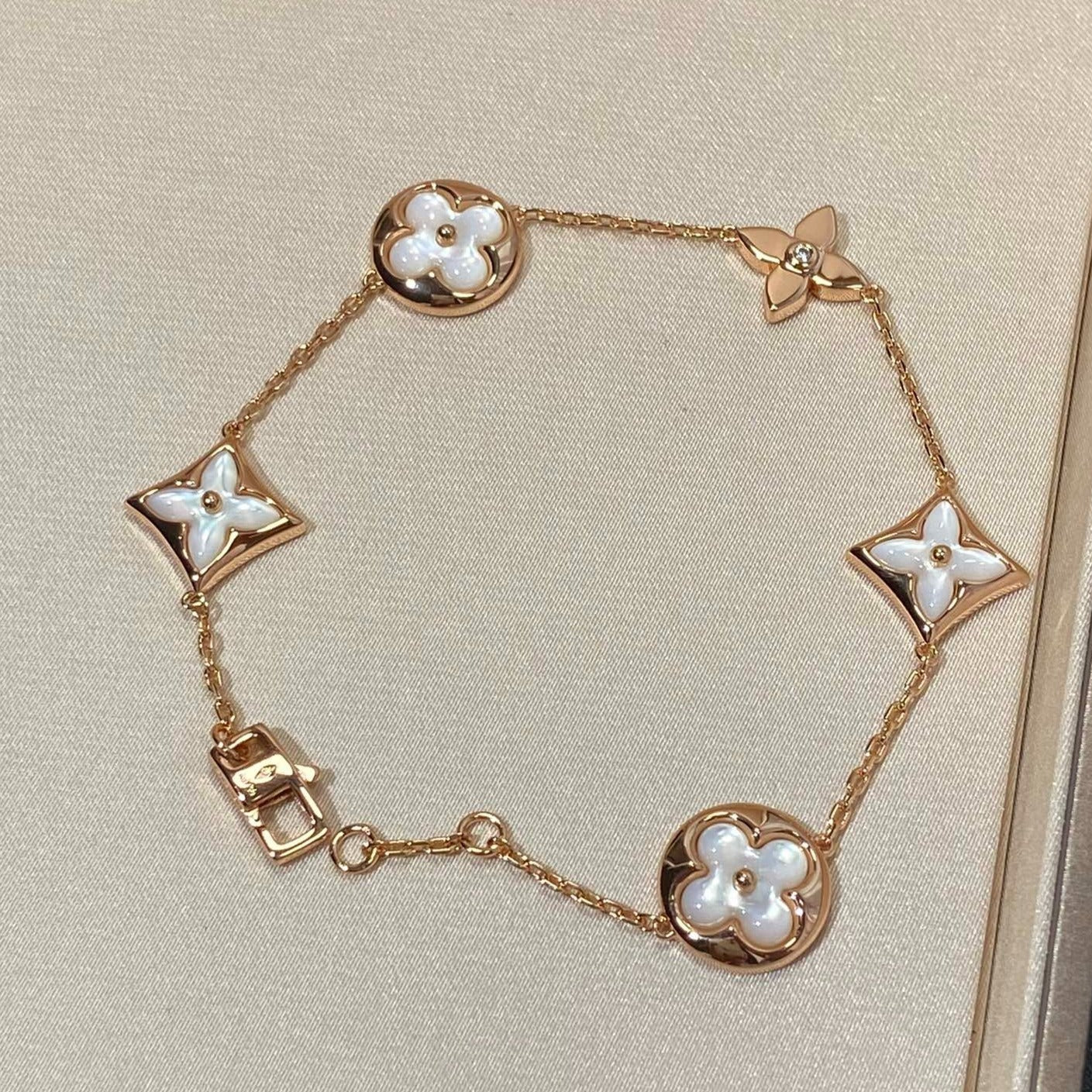 [Noble Aura jewelry]STAR AND SUN 5 MOTIF MOP PINK GOLD BRACELET