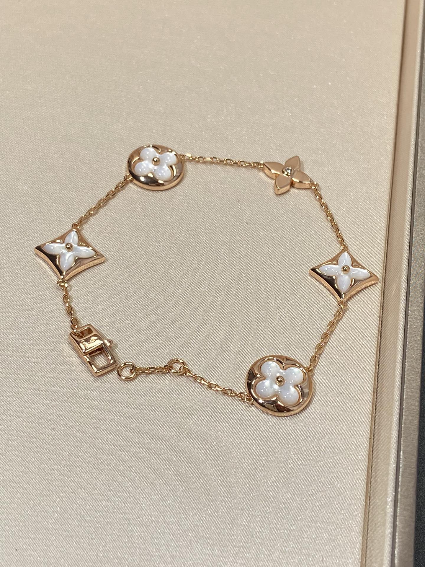[Noble Aura jewelry]STAR AND SUN 5 MOTIF MOP PINK GOLD BRACELET
