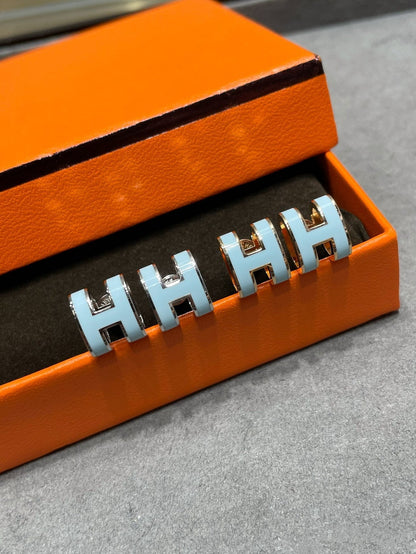 [Noble Aura jewelry]POP H SKY BLUE STUD EARRINGS