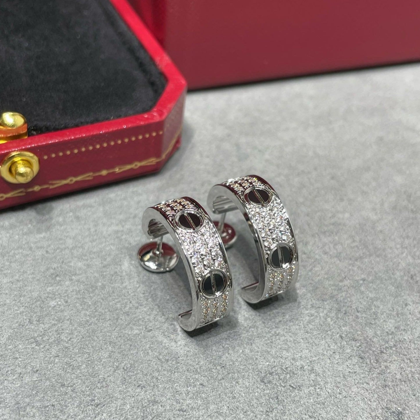 [Noble Aura jewelry]LOVE CERAMIC DIAMOND PAVED SILVER EARRINGS