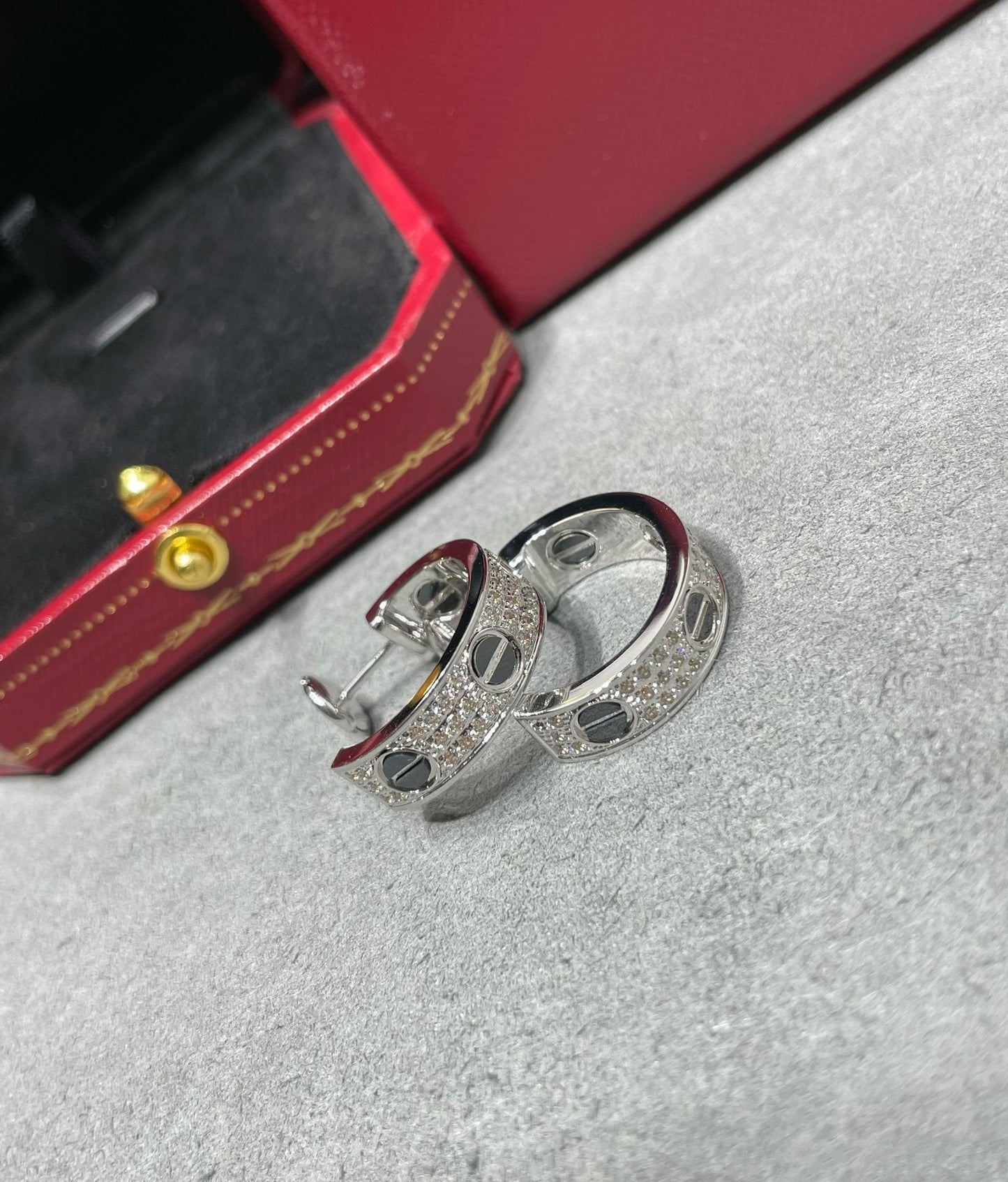 [Noble Aura jewelry]LOVE CERAMIC DIAMOND PAVED SILVER EARRINGS