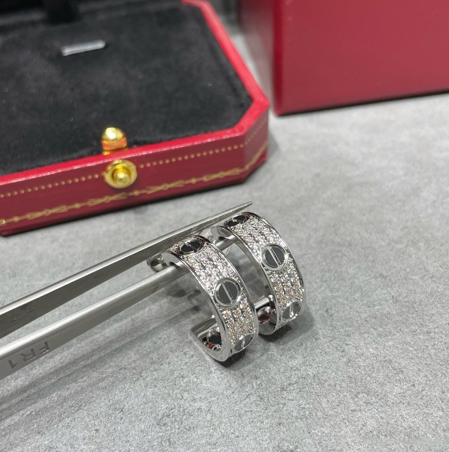 [Noble Aura jewelry]LOVE CERAMIC DIAMOND PAVED SILVER EARRINGS