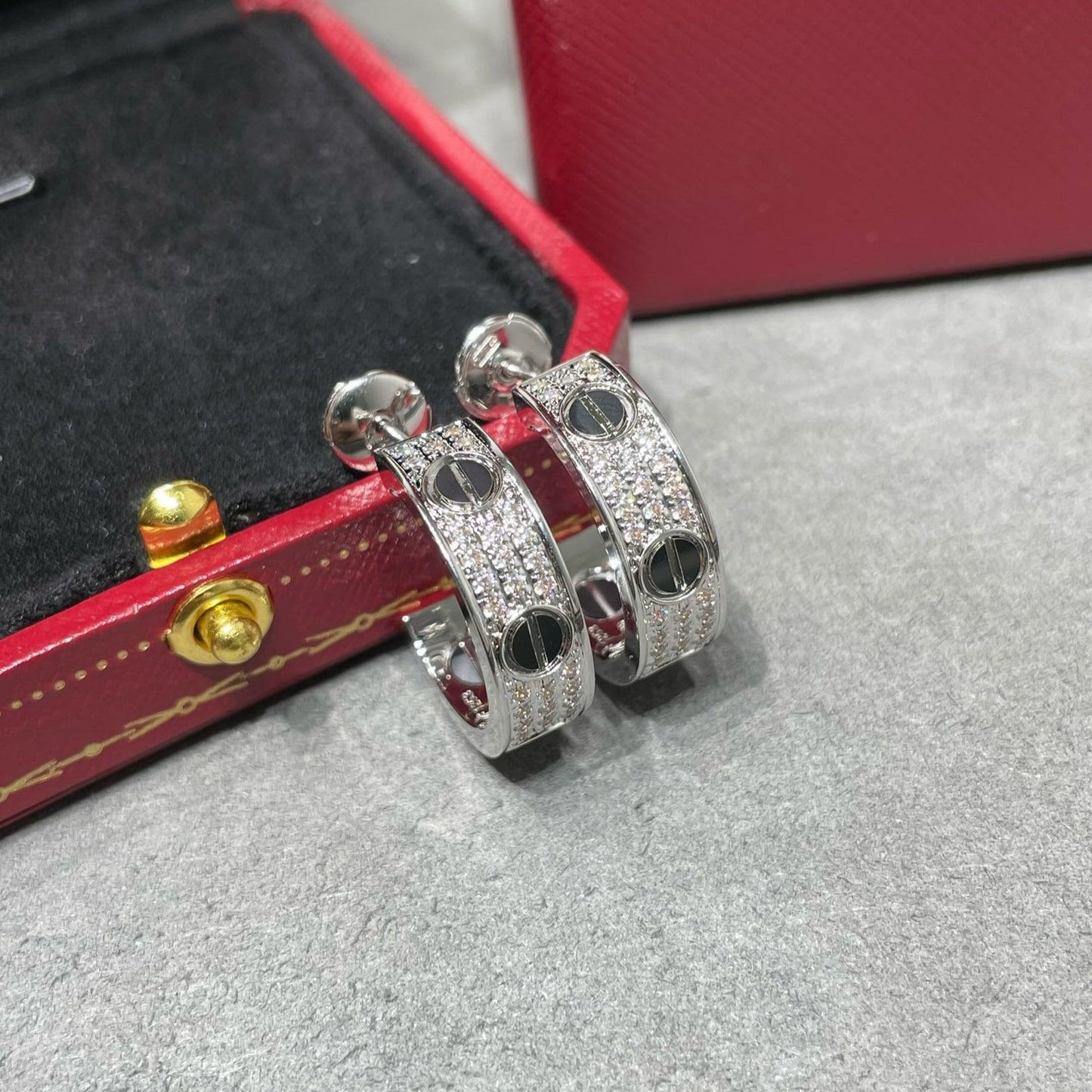 [Noble Aura jewelry]LOVE CERAMIC DIAMOND PAVED SILVER EARRINGS
