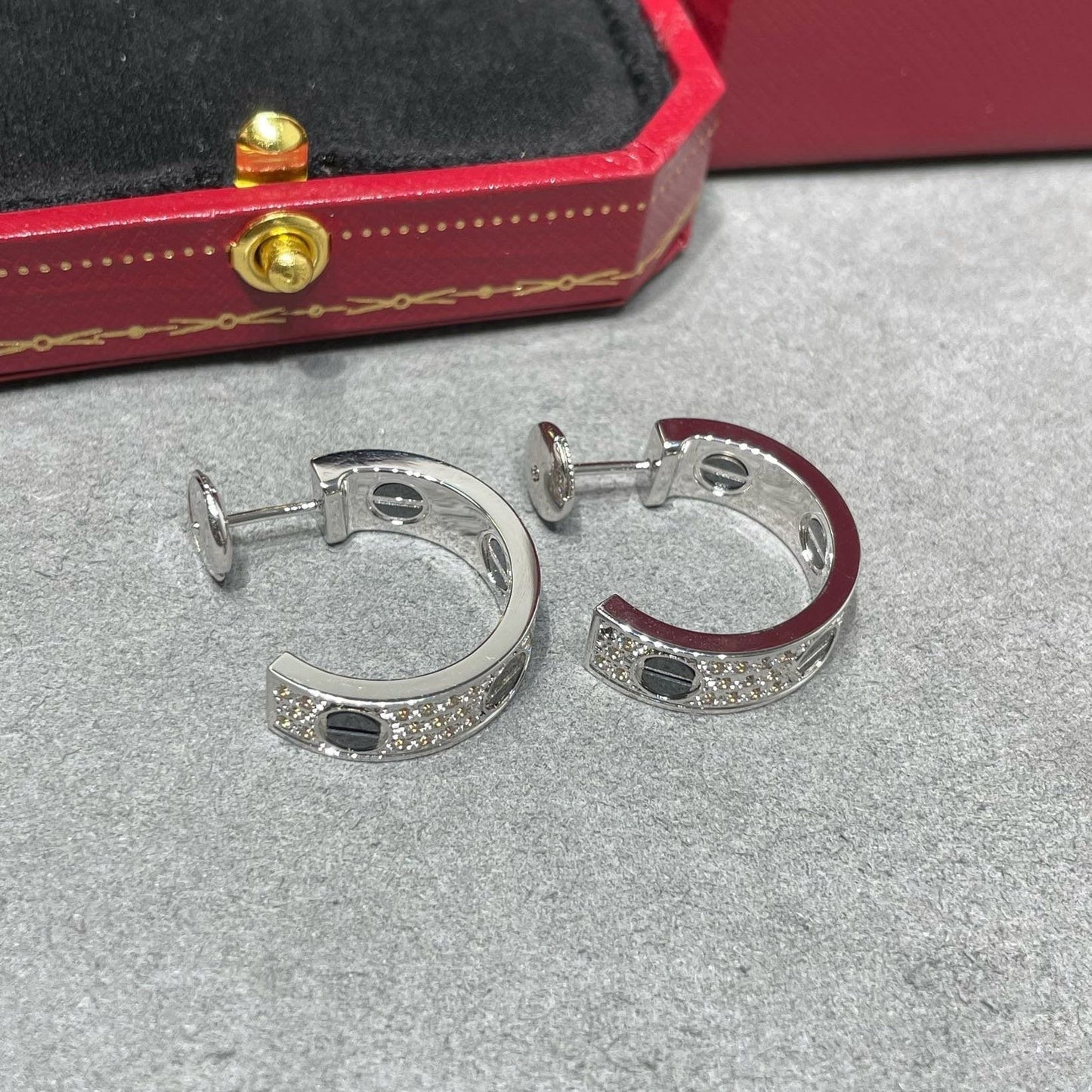 [Noble Aura jewelry]LOVE CERAMIC DIAMOND PAVED SILVER EARRINGS