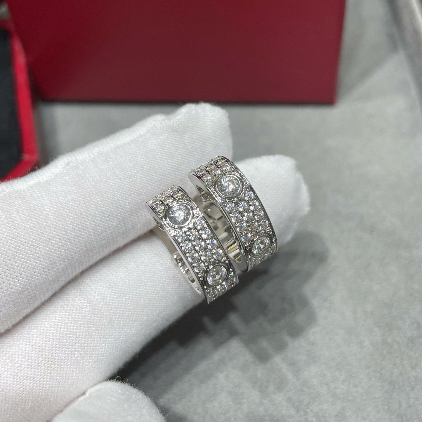 [Noble Aura jewelry]LOVE 5.5MM DIAMOND PAVED EARRINGS