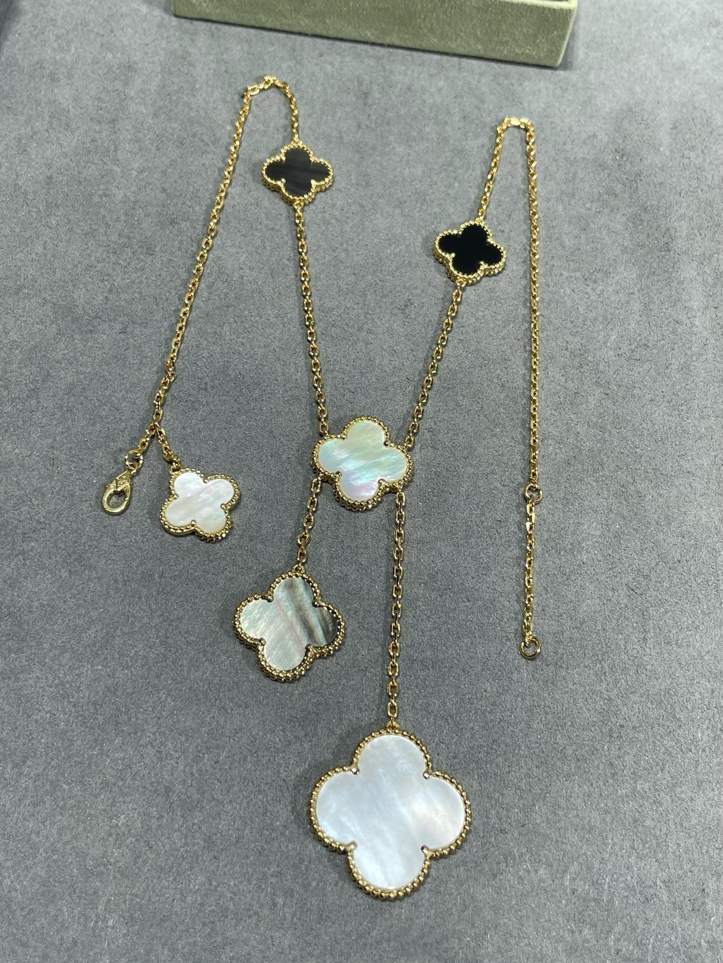 [Noble Aura jewelry]CLOVER 6 MOTIF MOP ONYX GOLD NECKLACE
