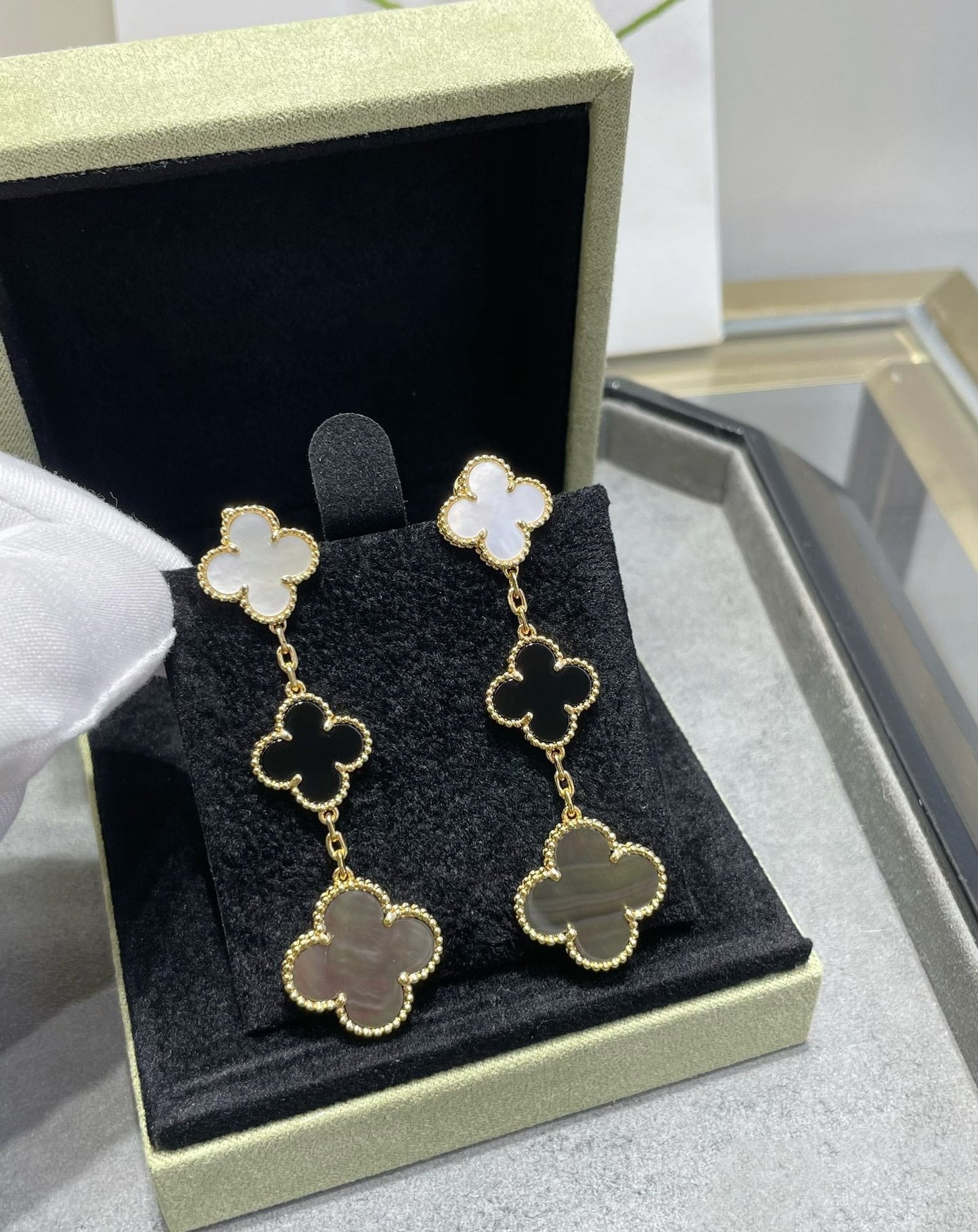 [Noble Aura jewelry]CLOVER 3 MOTIF MOP ONYX DARK MOP PINK GOLD EARRINGS