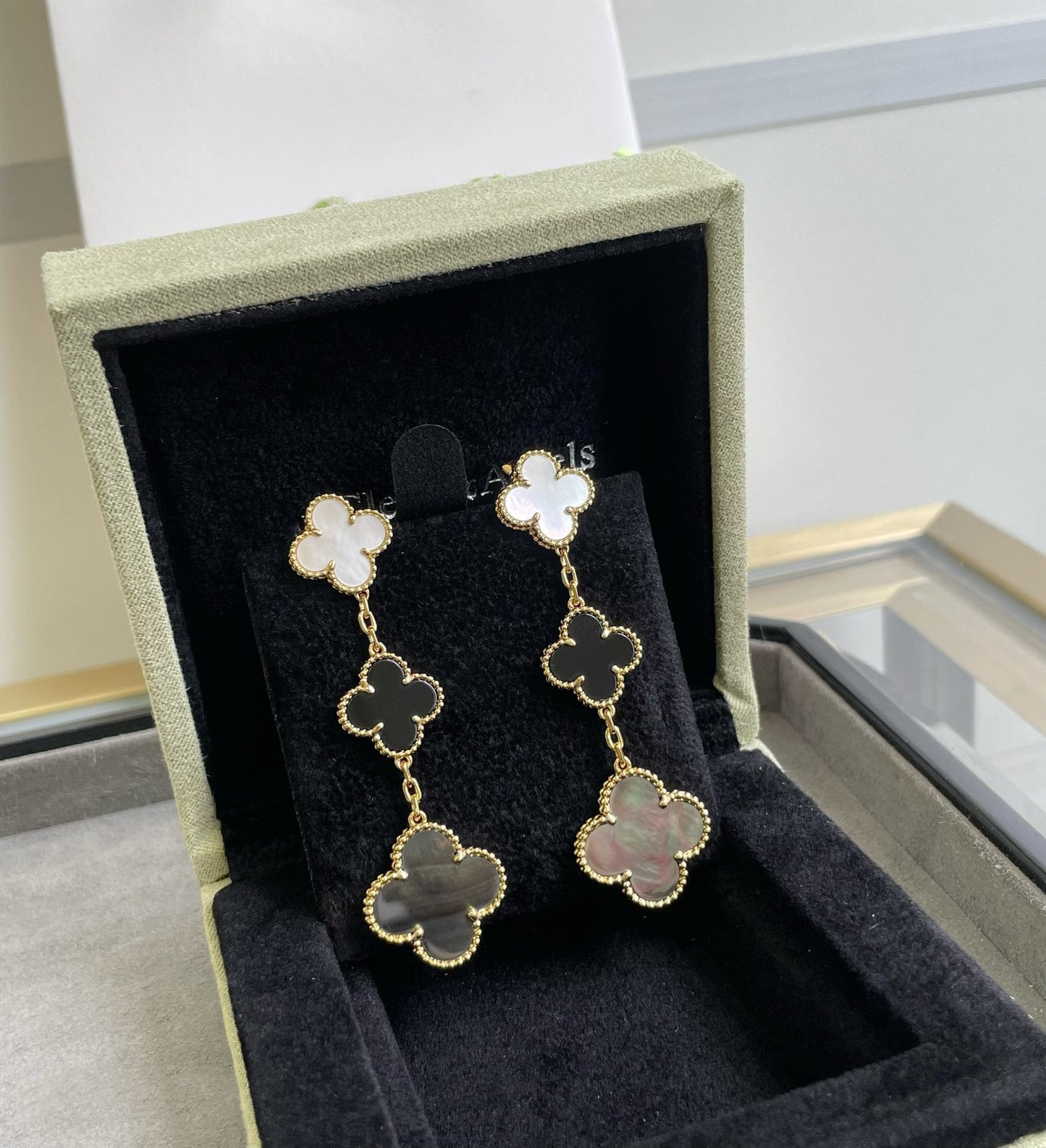[Noble Aura jewelry]CLOVER 3 MOTIF MOP ONYX DARK MOP PINK GOLD EARRINGS