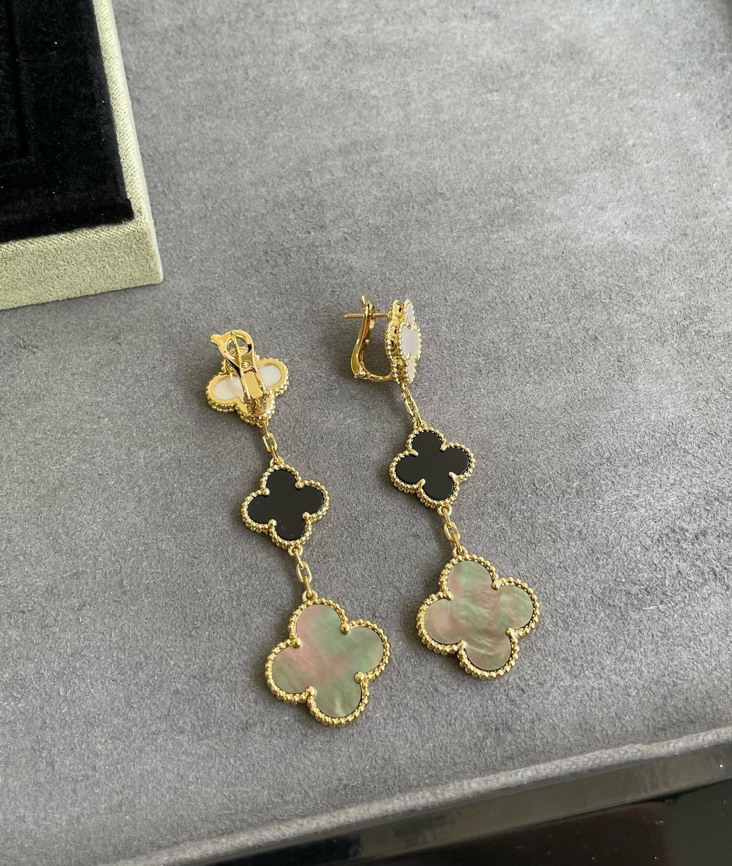 [Noble Aura jewelry]CLOVER 3 MOTIF MOP ONYX DARK MOP PINK GOLD EARRINGS