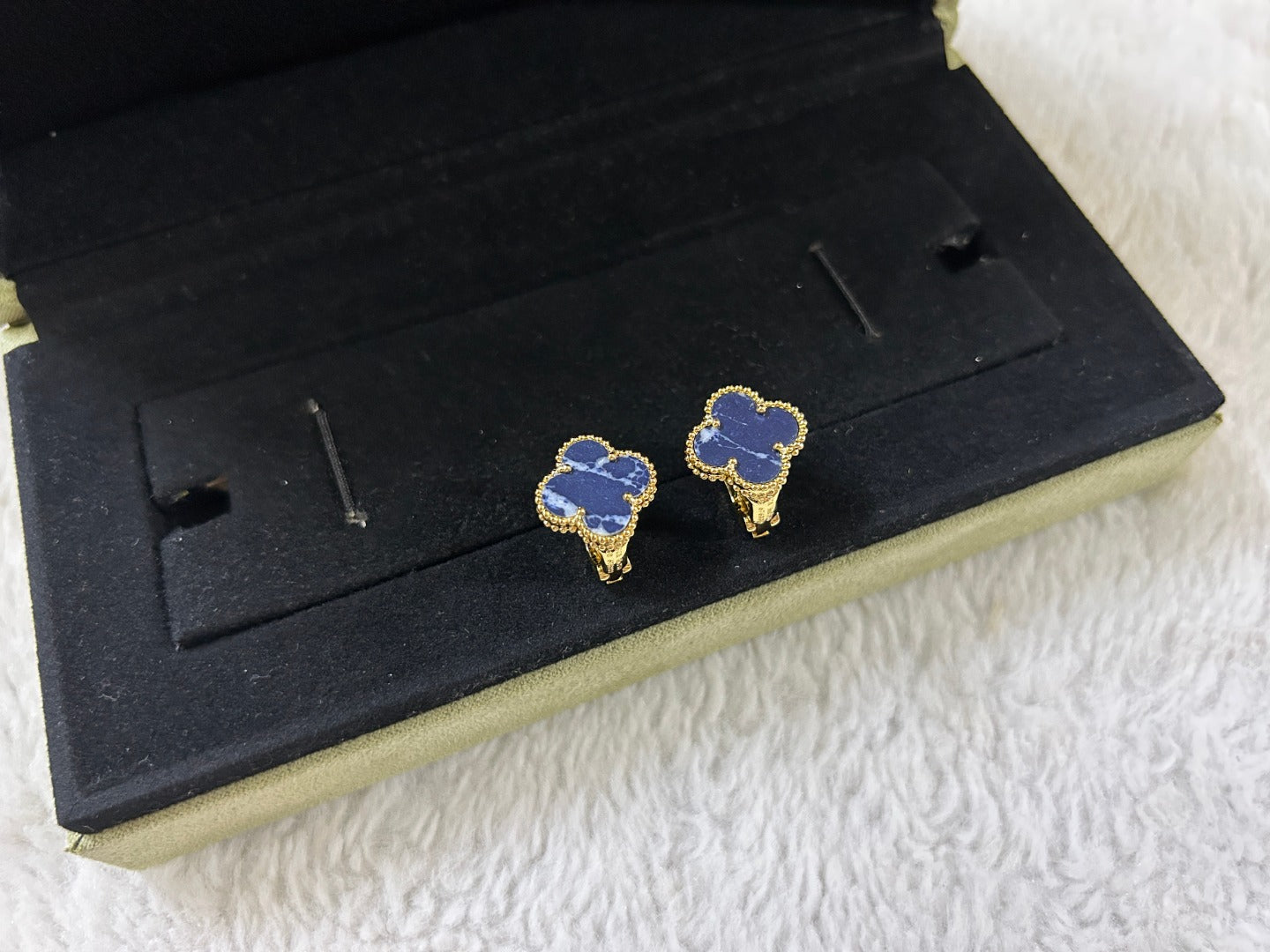 [Noble Aura jewelry]CLOVER PIETERSITE MEDIUM STUD EARRINGS