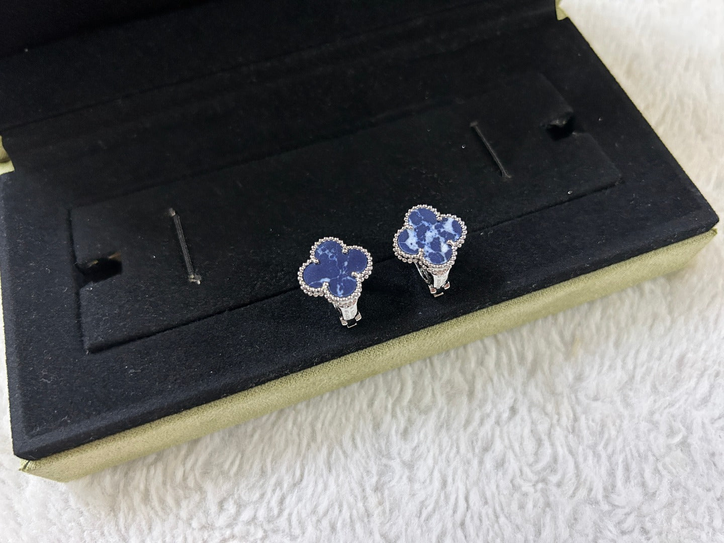 [Noble Aura jewelry]CLOVER PIETERSITE MEDIUM STUD EARRINGS
