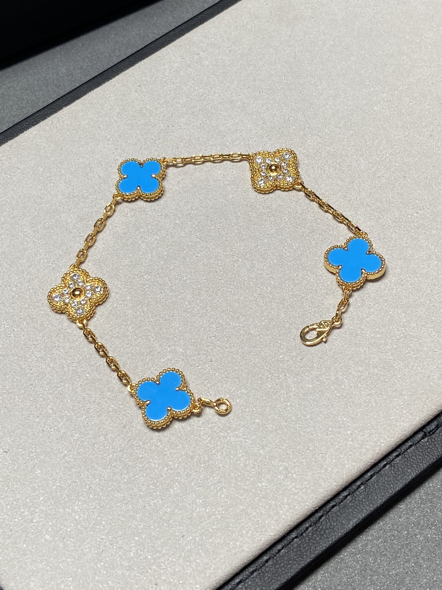 [Noble Aura jewelry]CLOVER 5 MOTIF BLUE CHALCEDONY DIAMOND GOLD BRACELET