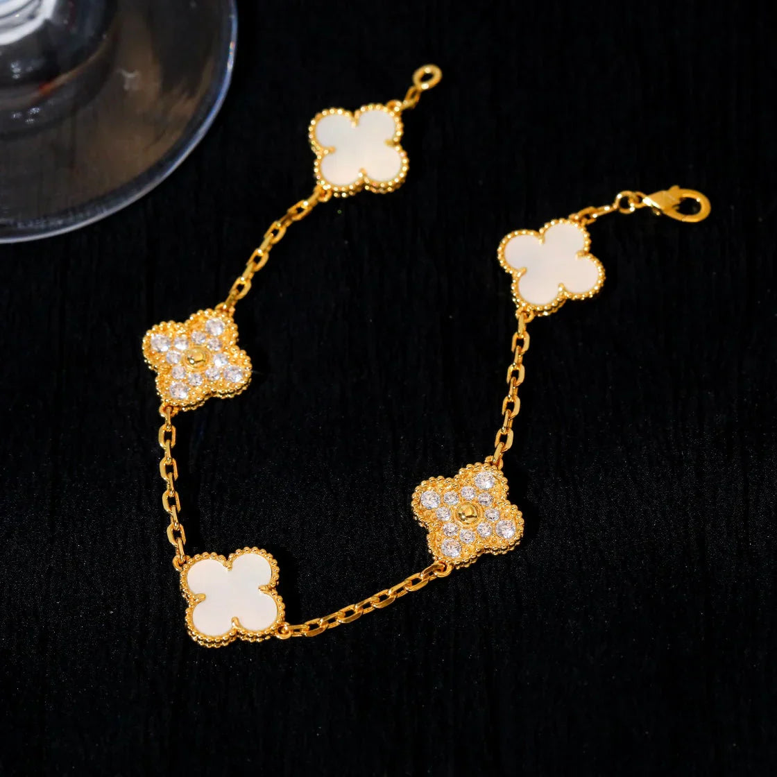 [Noble Aura jewelry]CLOVER WHITE PEARL MOP 5 MOTIF BRACELET COLLECTION