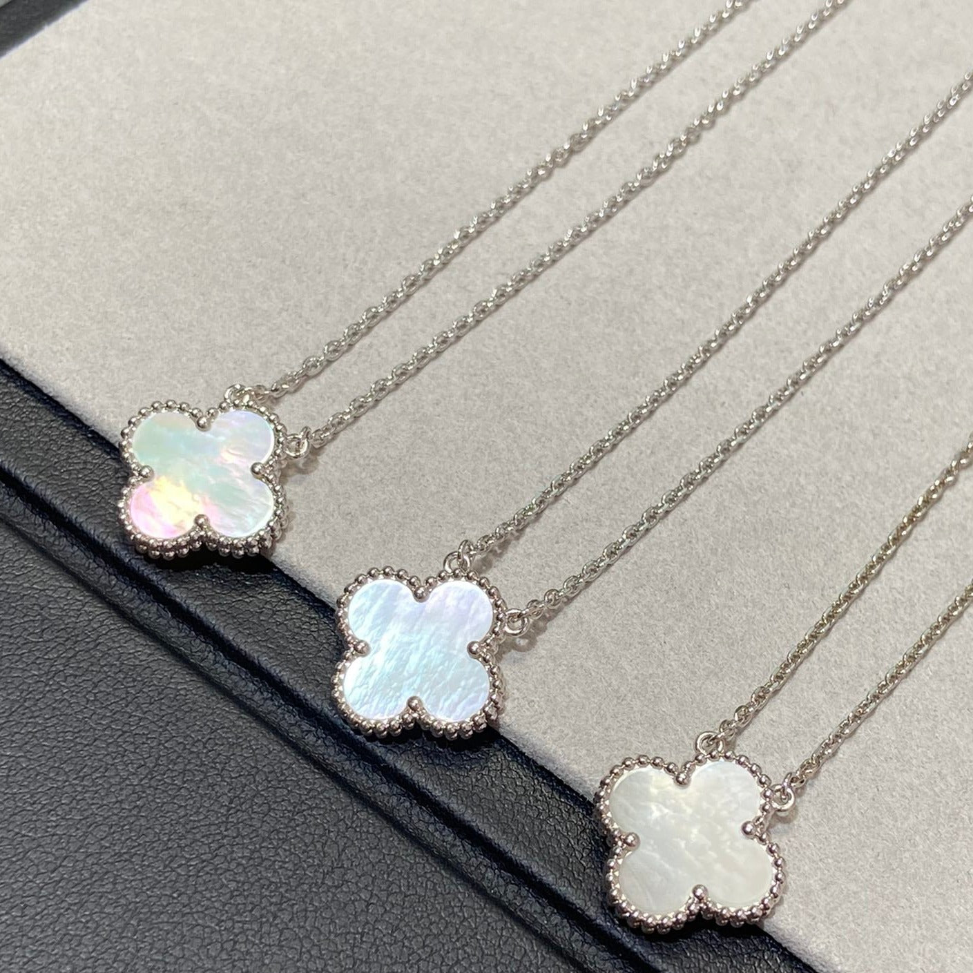 [Noble Aura jewelry]CLOVER MEDIUM SILVER WHITE MOP NECKLACE